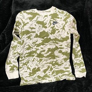 Nike Olive and White Camouflage Boys Long Sleeve Size Large